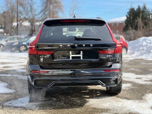 2025 Volvo XC60 B5 Plus