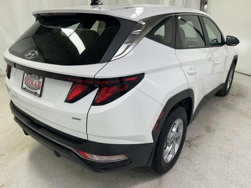 2023 Hyundai TUCSON SE