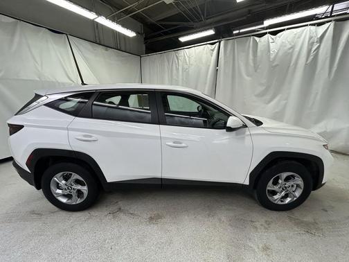 2023 Hyundai TUCSON SE