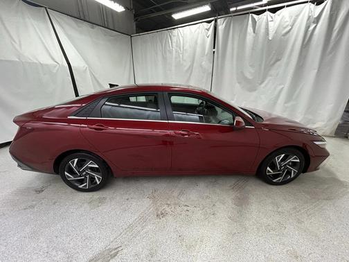 2025 Hyundai ELANTRA SEL