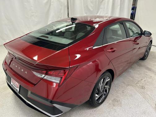 2025 Hyundai ELANTRA SEL