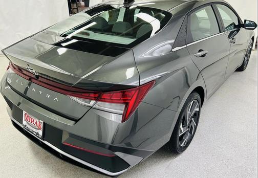 2025 Hyundai ELANTRA SEL