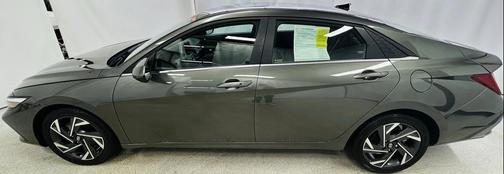 2025 Hyundai ELANTRA SEL