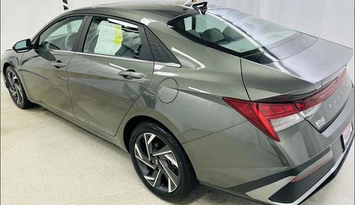 2025 Hyundai ELANTRA SEL