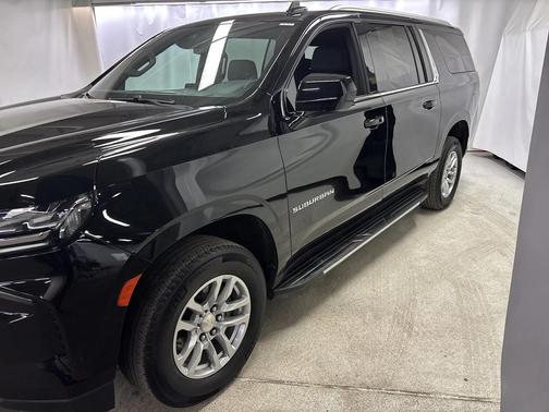2023 Chevrolet Suburban LT