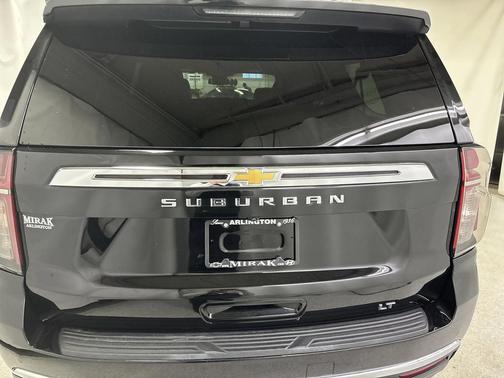 2023 Chevrolet Suburban LT