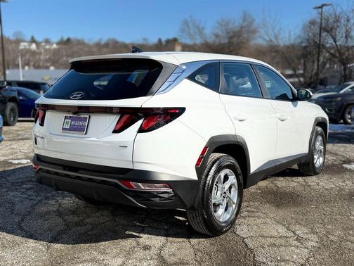 2023 Hyundai TUCSON SE