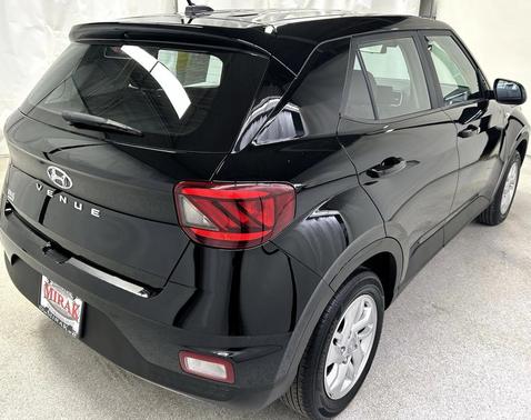 2023 Hyundai VENUE SE