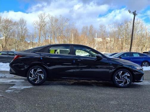 2025 Hyundai ELANTRA SEL