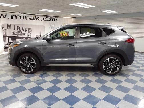 Photo 2 of 31 of 2019 Hyundai Tucson Sport