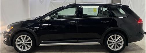 2017 Volkswagen Golf Alltrack TSI S