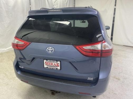 2016 Toyota Sienna XLE