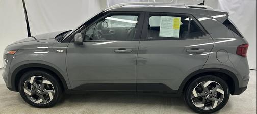 2022 Hyundai VENUE SEL