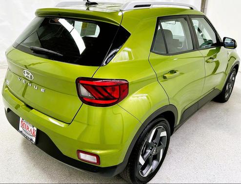 2024 Hyundai VENUE SEL