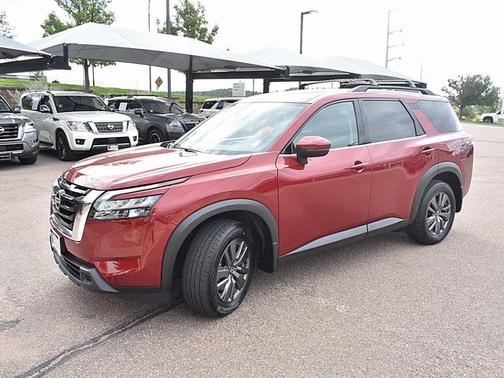 2024 Nissan Pathfinder SV
