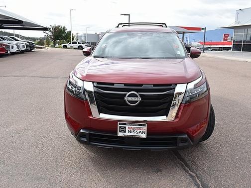 2024 Nissan Pathfinder SV