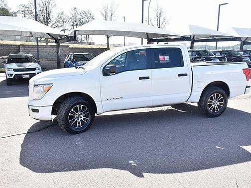 2023 Nissan Titan SV