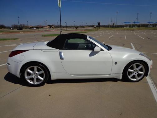 Photo 3 of 36 of 2004 Nissan 350Z Touring