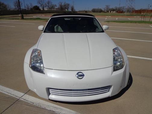 Photo 5 of 36 of 2004 Nissan 350Z Touring
