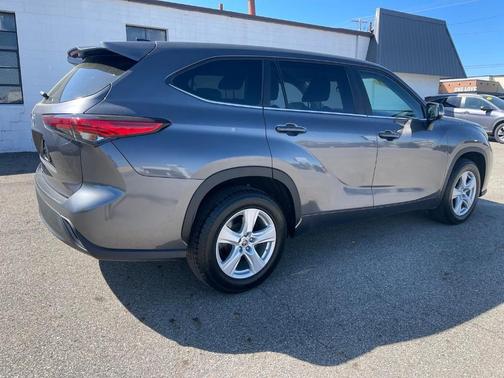 Magnetic Gray Metallic 2023 Toyota Highlander L