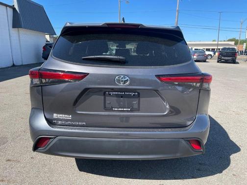 Magnetic Gray Metallic 2023 Toyota Highlander L