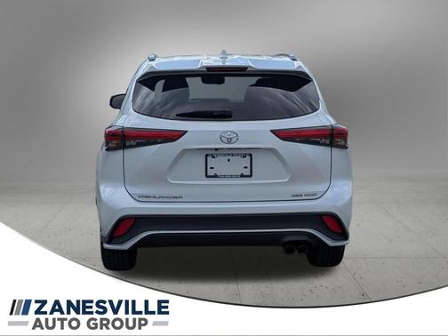 Pearl 2022 Toyota Highlander XSE