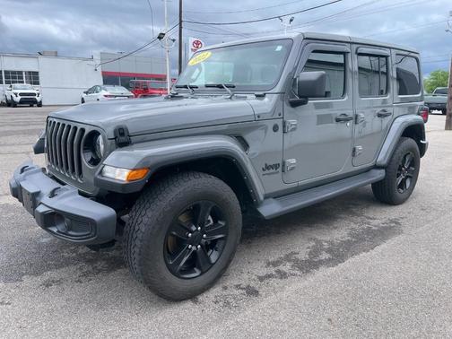 Sting Gray Clearcoat 2022 Jeep Wrangler Unlimited Sahara Altitude