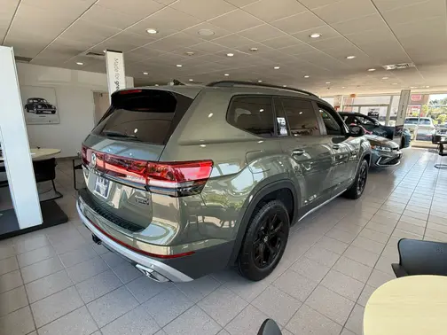 Avocado Green Pearl 2026 Volkswagen Atlas 2.0T Peak Edition