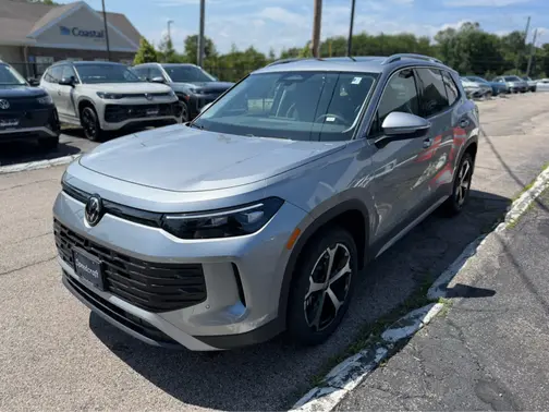 Pyrite Silver Metallic 2026 Volkswagen Tiguan SE