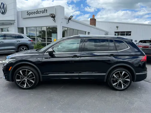 Deep Black Pearl 2024 Volkswagen Tiguan SEL R-Line