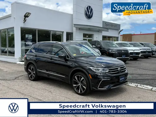 Deep Black Pearl 2024 Volkswagen Tiguan SEL R-Line