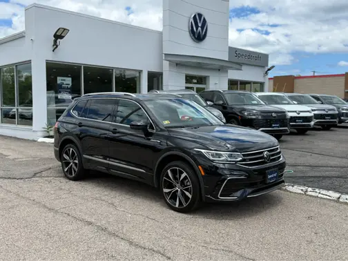 Deep Black Pearl 2024 Volkswagen Tiguan SEL R-Line