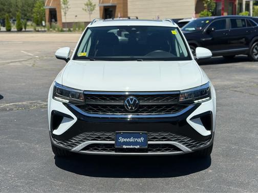 Pure White 2023 Volkswagen Taos SE