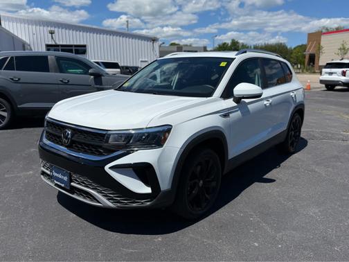 Pure White 2023 Volkswagen Taos SE