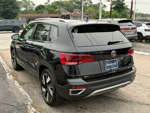 Deep Black Pearl 2024 Volkswagen Taos SEL