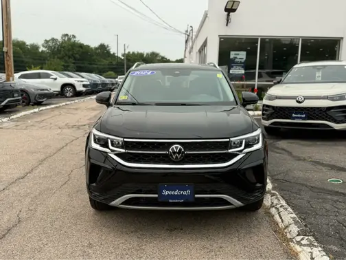 Deep Black Pearl 2024 Volkswagen Taos SEL