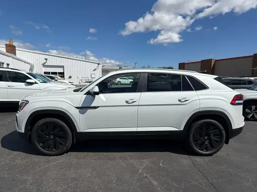 Opal White Pearl 2026 Volkswagen Atlas Cross Sport 2.0T SE