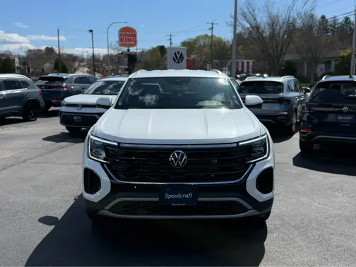 Opal White Pearl 2026 Volkswagen Atlas Cross Sport 2.0T SE