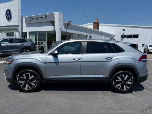 Pyrite Silver Metallic 2023 Volkswagen Atlas Cross Sport 2.0T SE