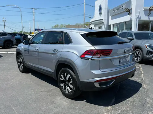 Pyrite Silver Metallic 2023 Volkswagen Atlas Cross Sport 2.0T SE