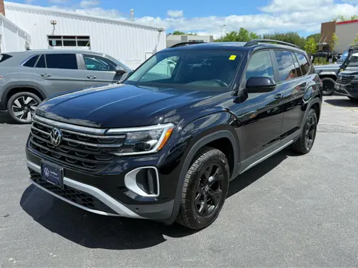 Deep Black Pearl 2025 Volkswagen Atlas 2.0T Peak Edition