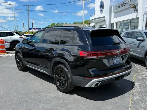 Deep Black Pearl 2025 Volkswagen Atlas 2.0T Peak Edition