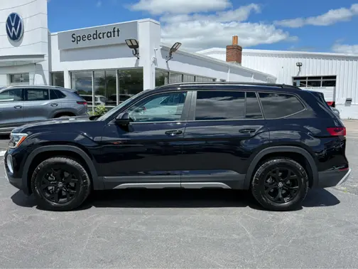 Deep Black Pearl 2025 Volkswagen Atlas 2.0T Peak Edition