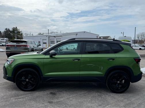 2025 Volkswagen Taos 1.5T SE Black