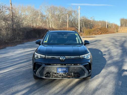 2025 Volkswagen Taos 1.5T SE Black