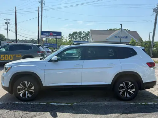Opal White Pearl 2026 Volkswagen Atlas 2.0T SE