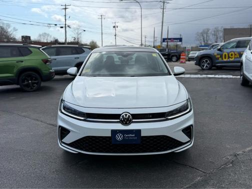 Opal White Pearl 2026 Volkswagen Jetta 1.5T SE