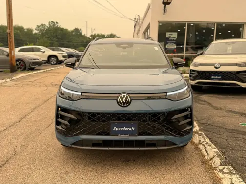 Monterey Blue Pearl 2026 Volkswagen Tiguan SE R-Line Black