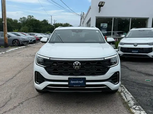 Opal White Pearl 2026 Volkswagen Atlas Cross Sport 2.0T SEL Premium R-Line