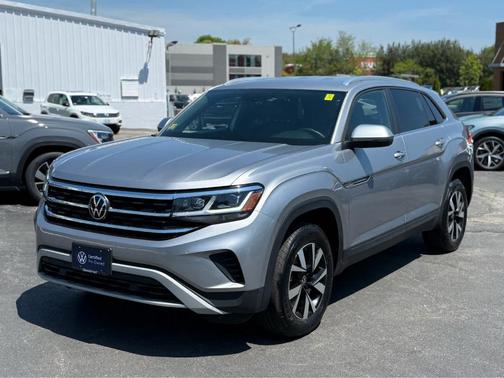 Pyrite Silver Metallic 2023 Volkswagen Atlas Cross Sport 2.0T SE